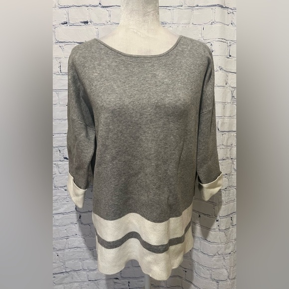 Max Studio Women’s Size 1X Sweater Gray with White Banding Super Soft! - Picture 2 of 6